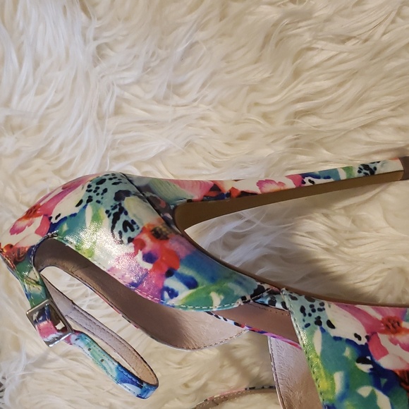 STEVE MADDEN Platform Heels - Picture 4 of 7